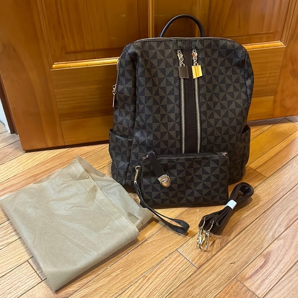 NEW❤️❤️gorgeous Printed Backpack main image 4